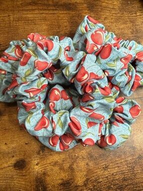 Rural Americana Cherries Scrunchies 4 Pack NWT Price is firm Limited Stock